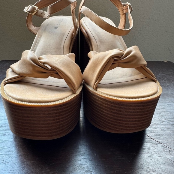 Torrid Tan Platform Sandels with Chunky Heel - Picture 6 of 8